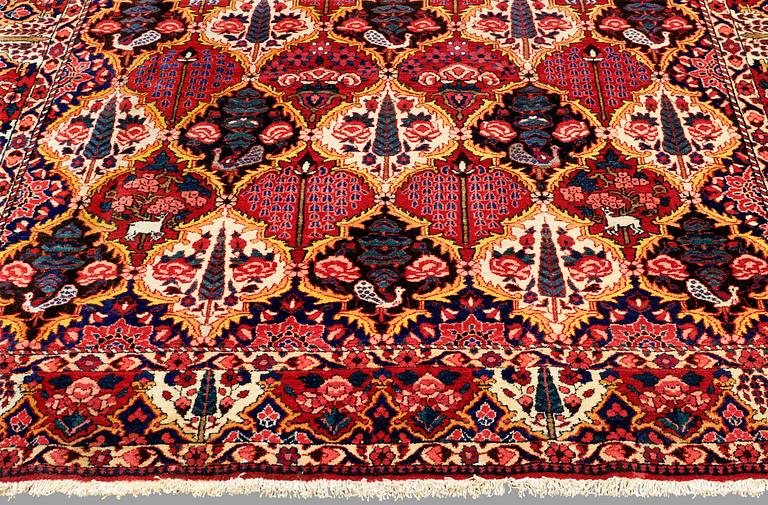 A carpet, Bakhtiari, ca 330 x 210 cm.