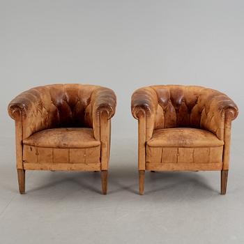 CLUBFÅTÖLJER, ett par, 1920-tal.