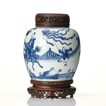 A blue and white jar, Qing dynasty, Kangxi (1662-1722).