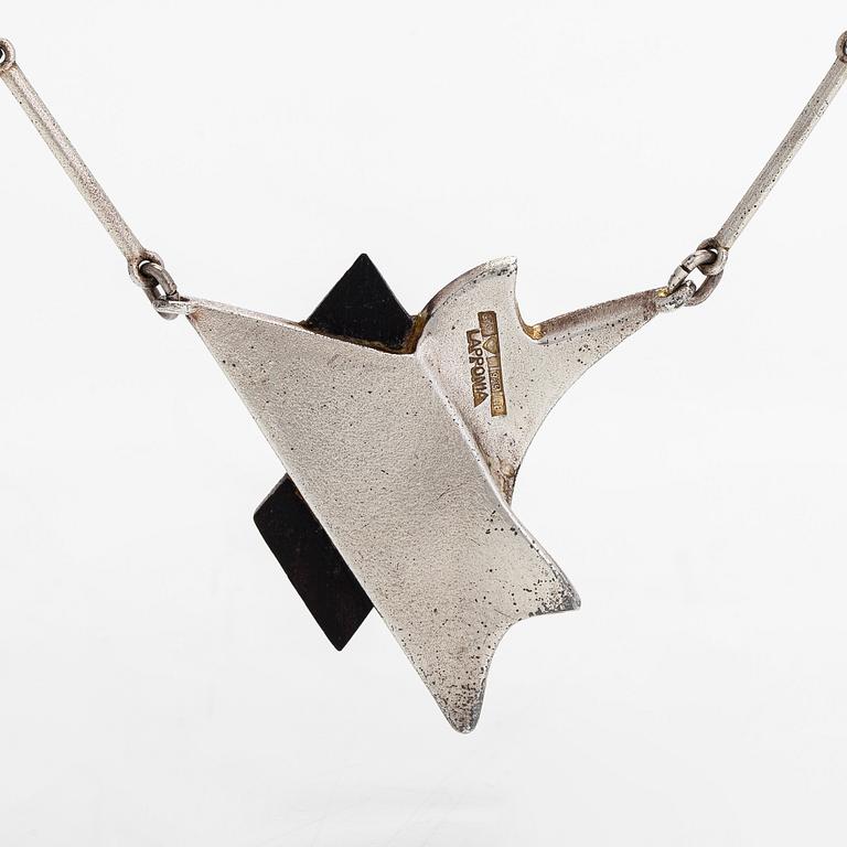 Zoltan Popovits, halsband och örhängen, sterlingsilver och ebenholtz, Lapponia 1985.