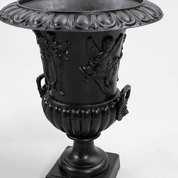 Garden urns, a pair, 20th century.