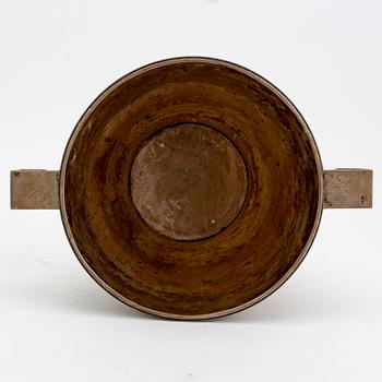 A 1930s silver cup, weight 830 grams.