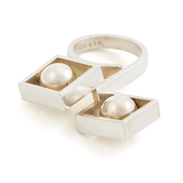 Bent Knudsen, ring, silver med rörliga kulor. Ca 1960-tal.
