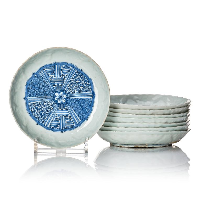 A set of eight blue and white kraakdishes, Ming dynasty, Wanli period (1662-1722).