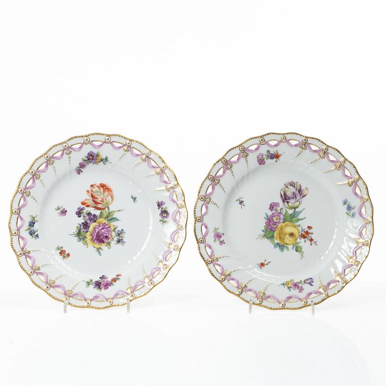 Royal Copenhagen, “Saxon Flower”, full lace, 20 plates and a reticulated bowl. Denmark, 1890–1922.
