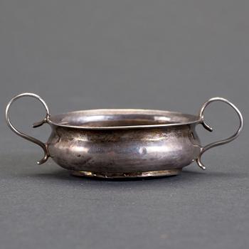 MINIATYRSKÅL/SALTKAR, silver, London, 1706. Vikt 13,7 g.