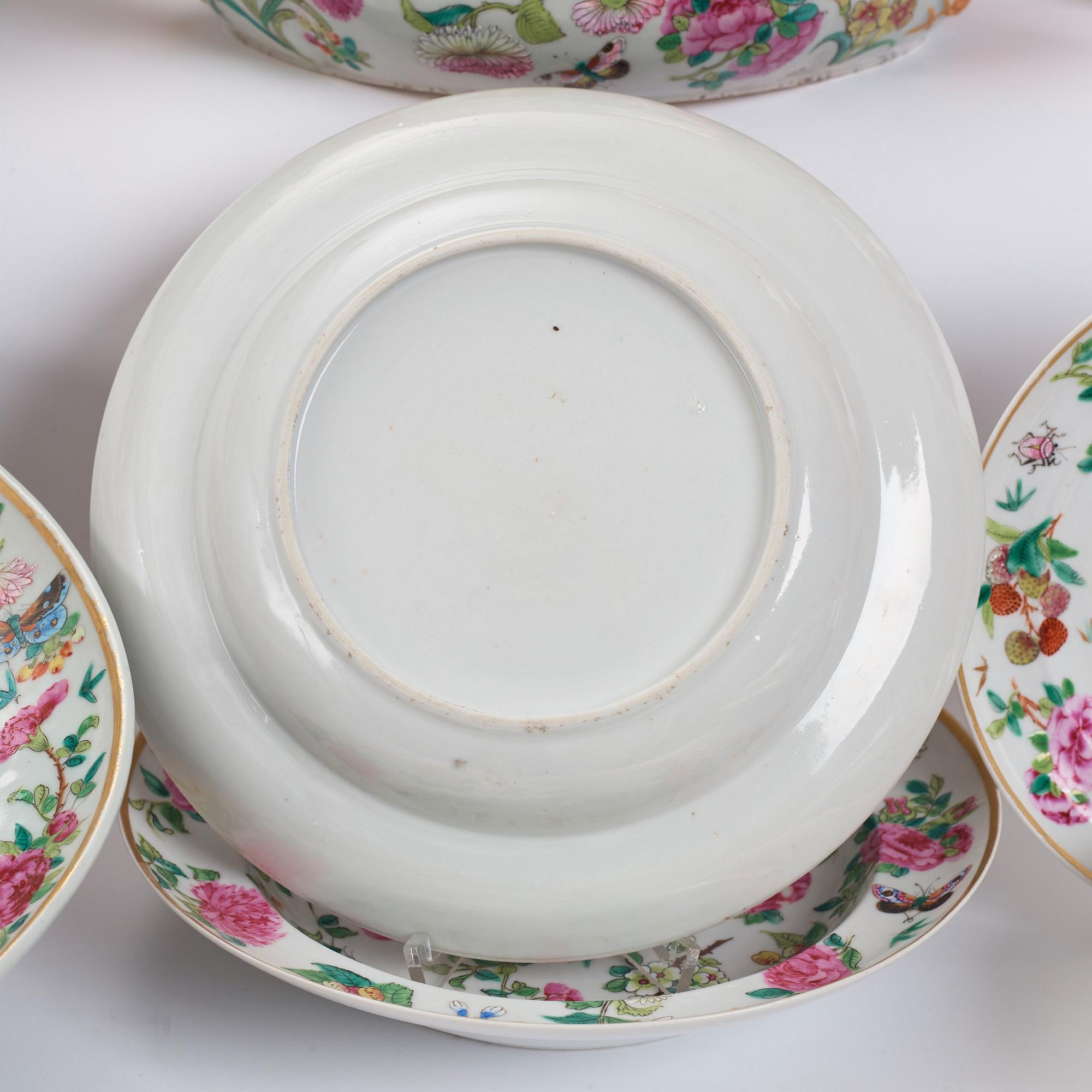 A famille rose 'Chinese Export' Canton dinner service, Qing dynasty, 19th Century. (109 pieces).