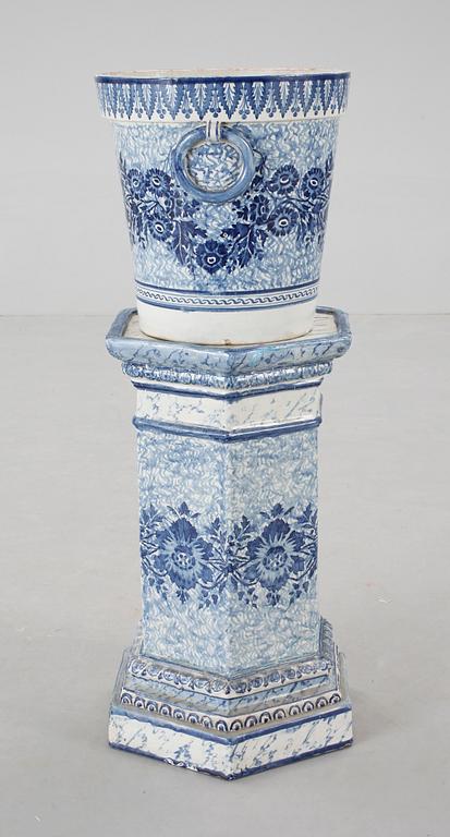 YTTERFODER på PIEDESTAL, keramik, 1900-tal.