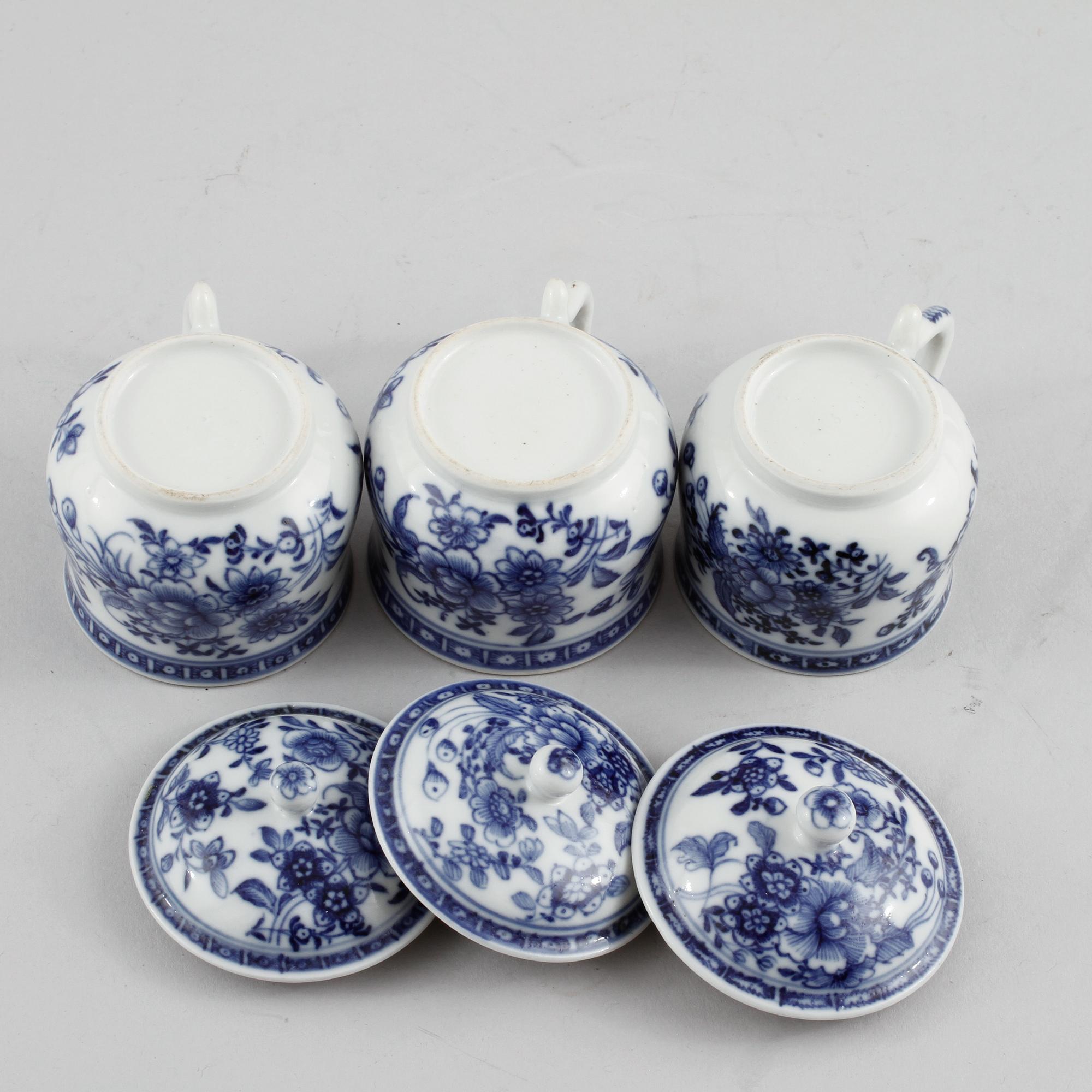 CREMEKOPPAR, porslin, Kina, 1700-tal.