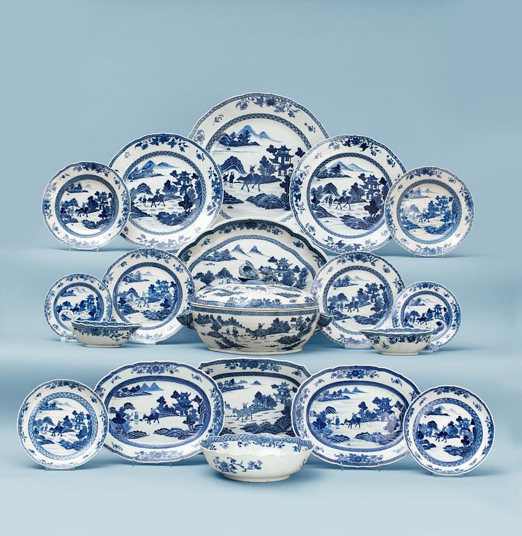 An extensive blue and white dinner service, Qing dynasty, Qianlong (1736-95).