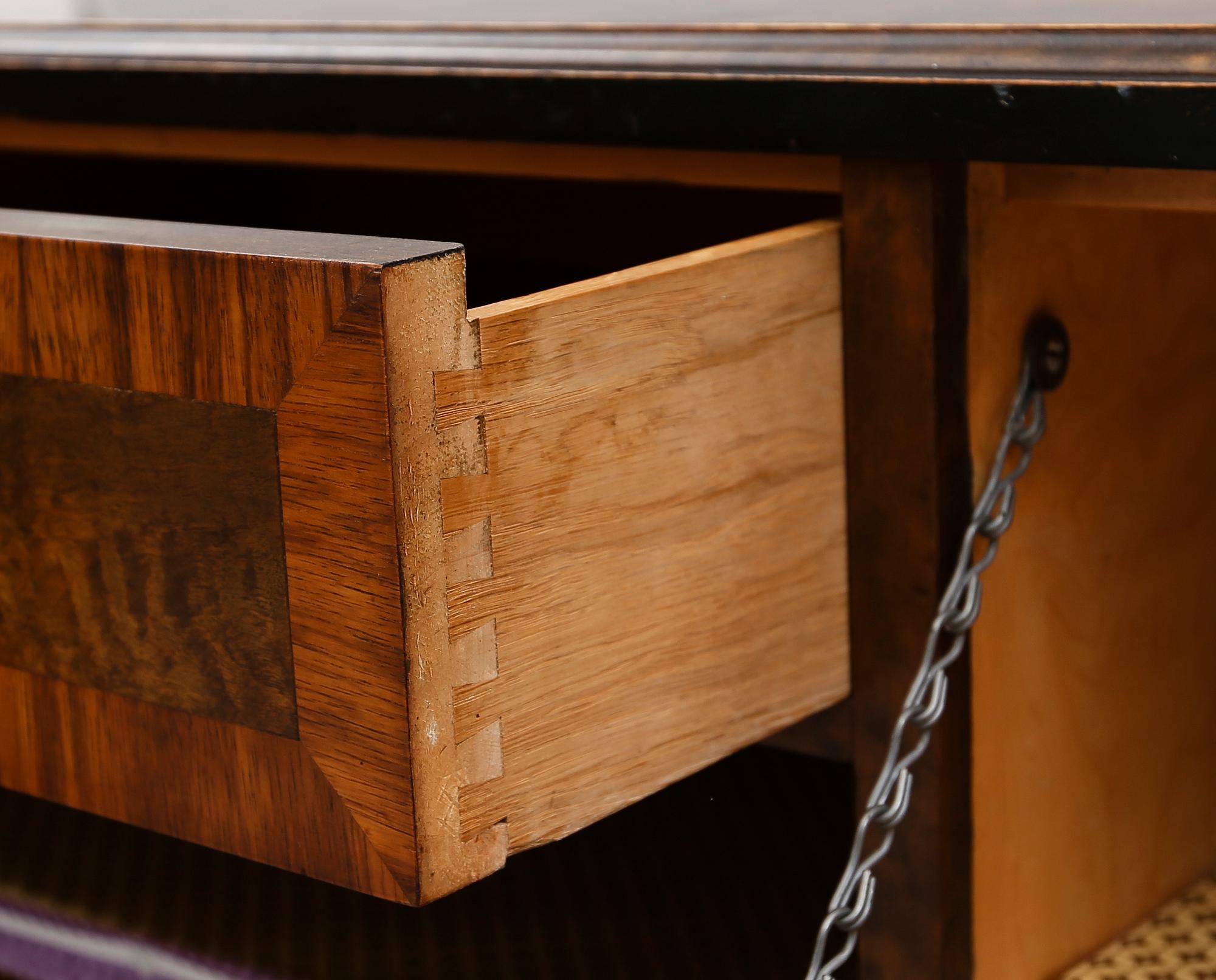 SIDEBOARD, 1900-talets första hälft.