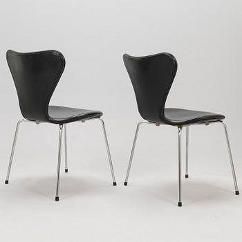 ARNE JACOBSEN, TUOLEJA, 2 kpl, "Sjuan", Friz Hansen, 1900-luvun loppupuoli.
