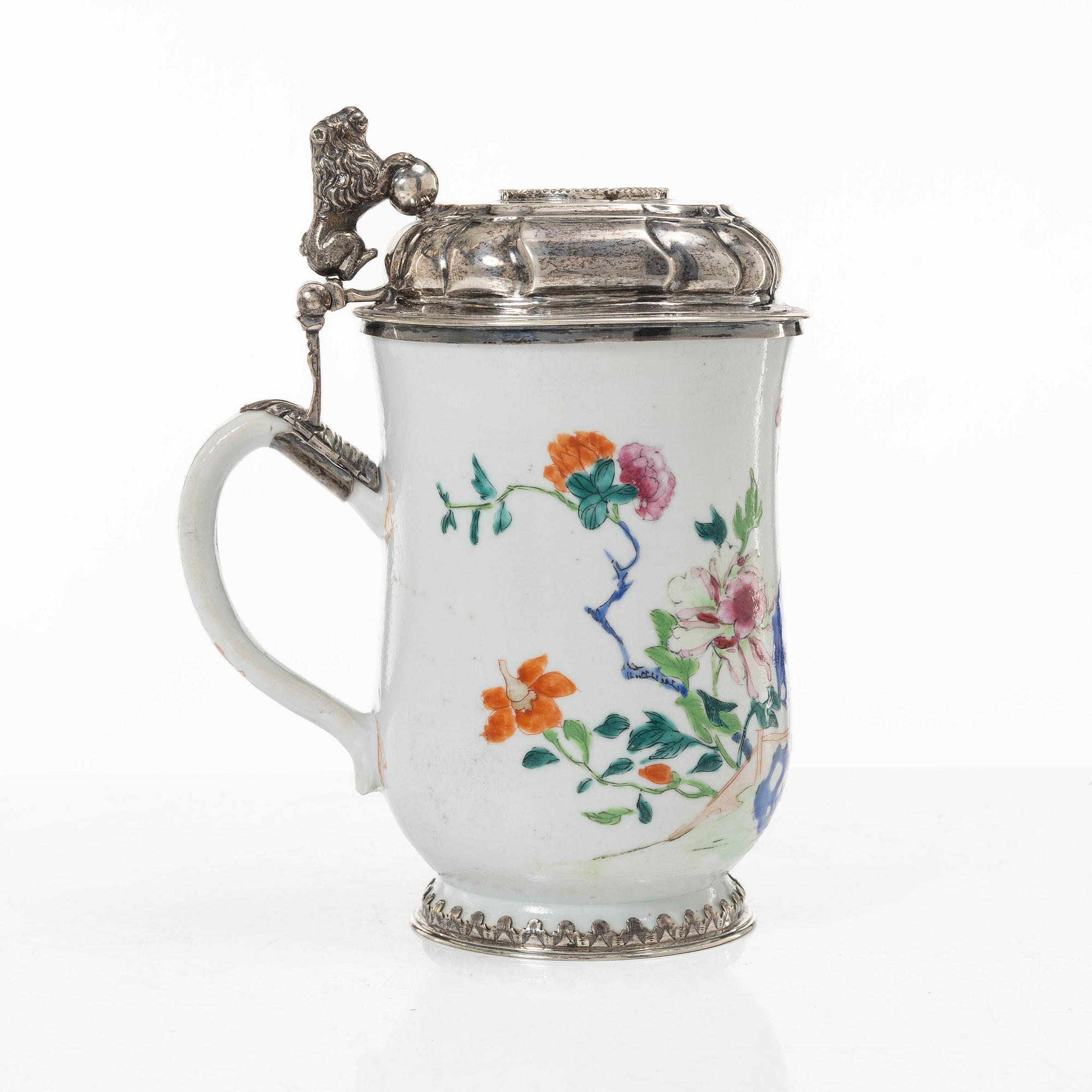 Nils Gram d ä, mugg med silverlock, kompaniporslin och silver, Köpenhamn 1756 samt Qingdynastin Qianlong (1736-95).