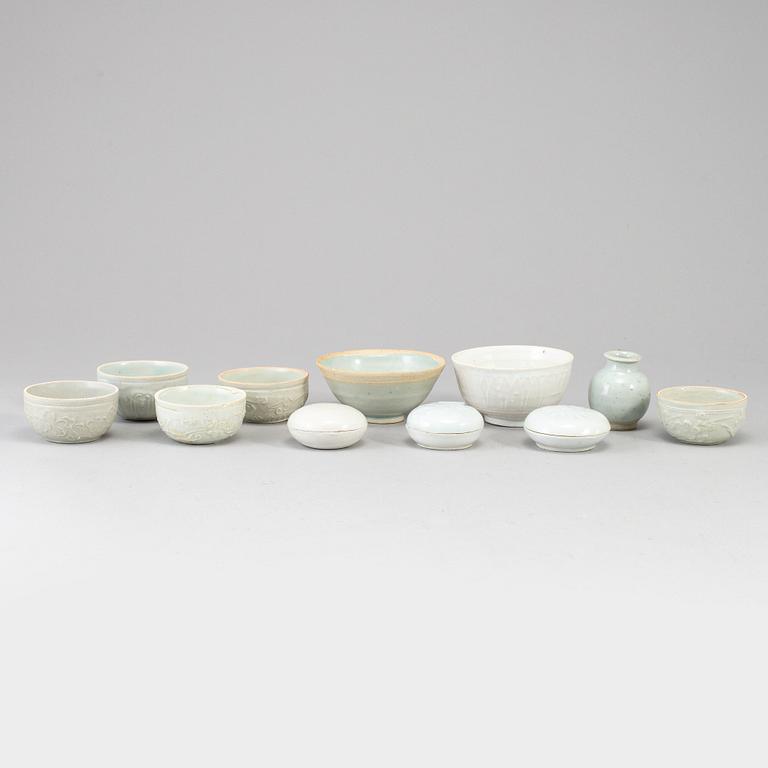 A group of South East Asian Ceramics, Songstyle, 20th Century.