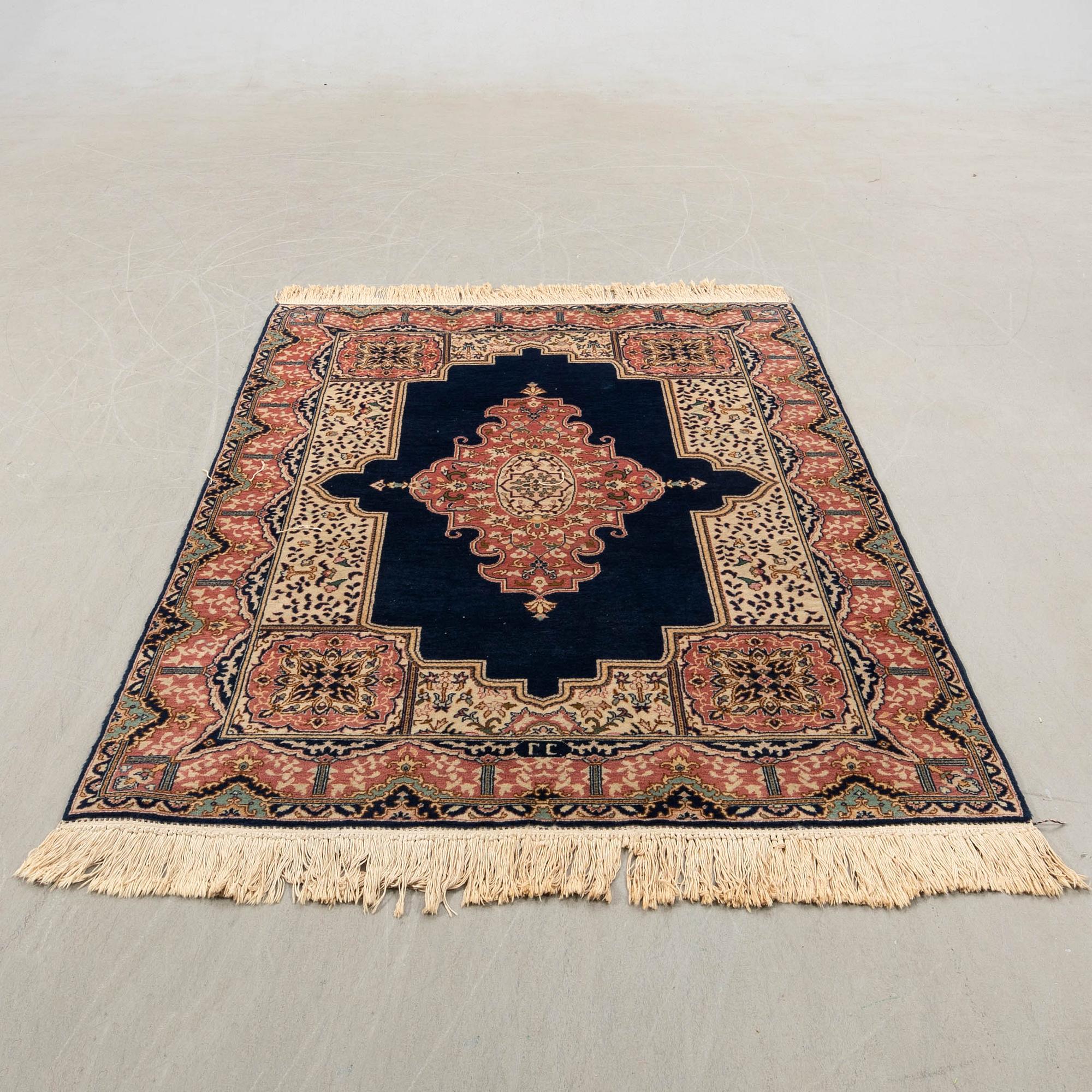 Matta, Kirman, old/semiantik, ca 210 x 140 cm.