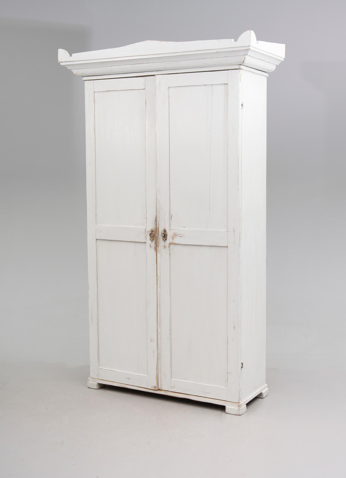 KLÄDSKÅP, 1800-talets mitt.