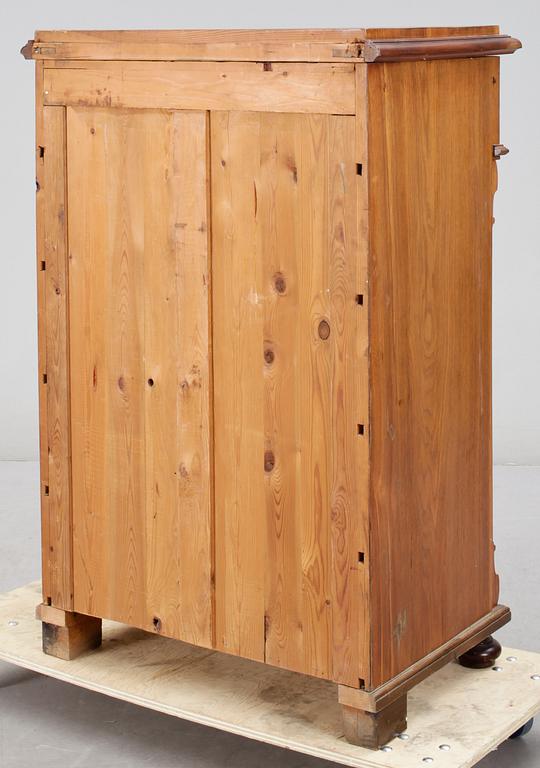 HERRBYRÅ, nyrenässans, 1800-talets slut.