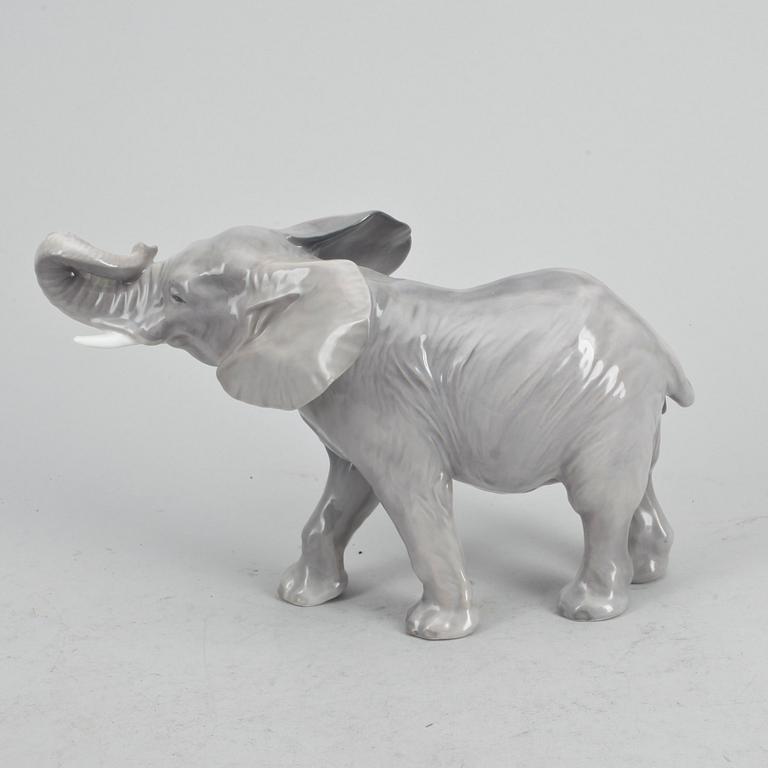 FIGURINER, 3 st, porslin, Royal Copenhagen, Rosenthal samt Dahl Jensen. Danmark och Tyskland.