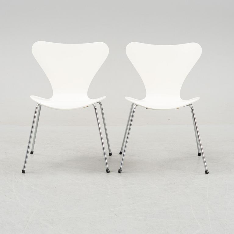 Arne Jacobsen, a set of six 'Sjuan' chairs, Fritz Hansen, Denmark, 1990s.