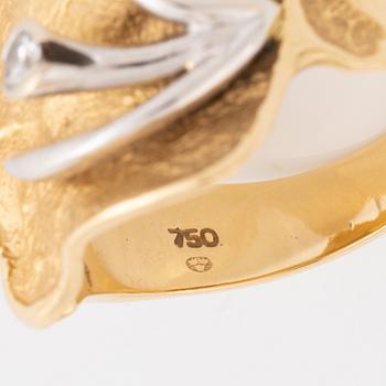 Ole Lynggaard, 18K gold and brilliant cut diamond ring.