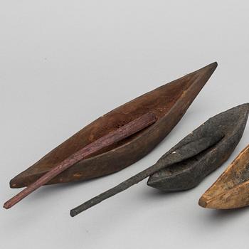 OFFERBÅTAR, sex st samt två paddlar.