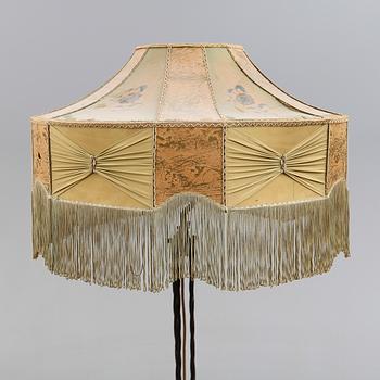 GOLVLAMPA, smide, 1900-talets första hälft.