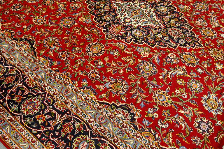 A carpet, Keshan, signed, c. 488 x 294 cm.