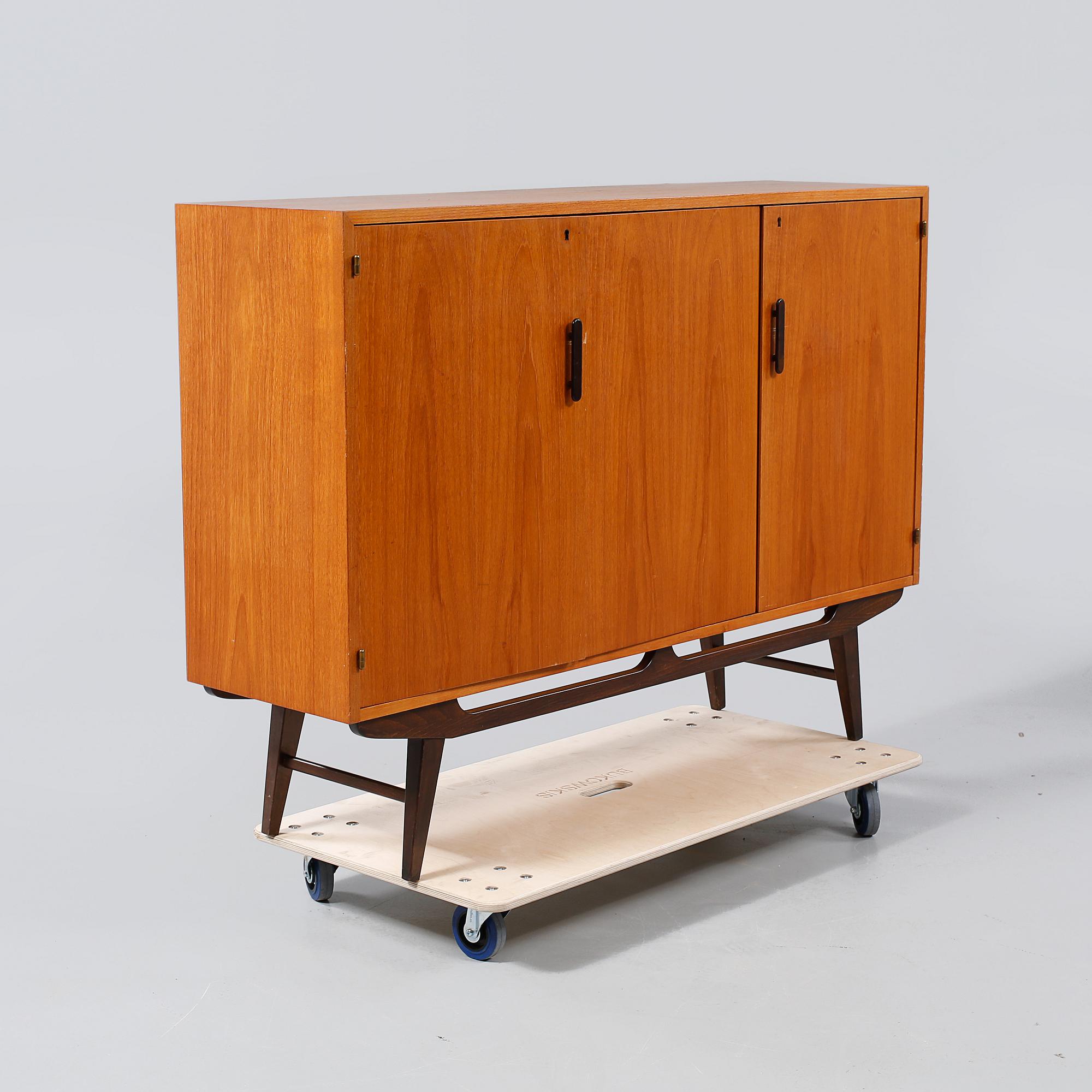 SIDEBOARD, 1900-talets tredje kvartal.