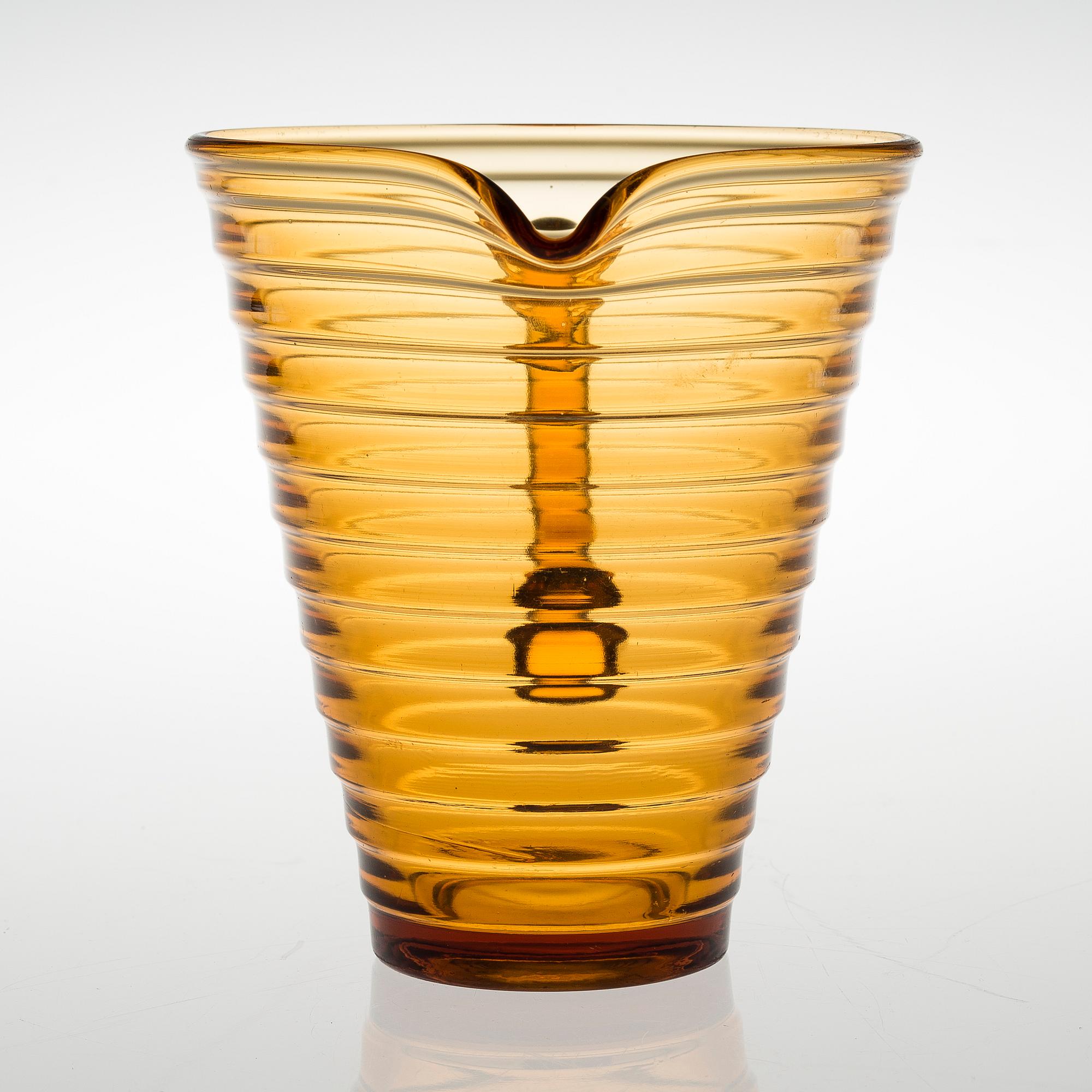 A GLASS PITCHER BY AINO AALTO, "Bölgeblick". In production 1935-1938.