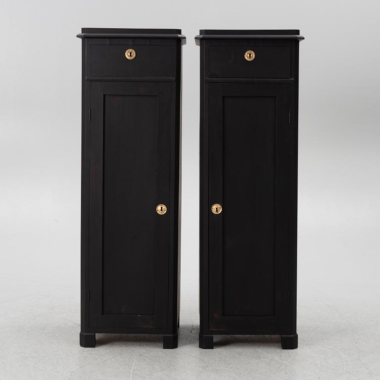 Skåp, ett par, omkring 1900.