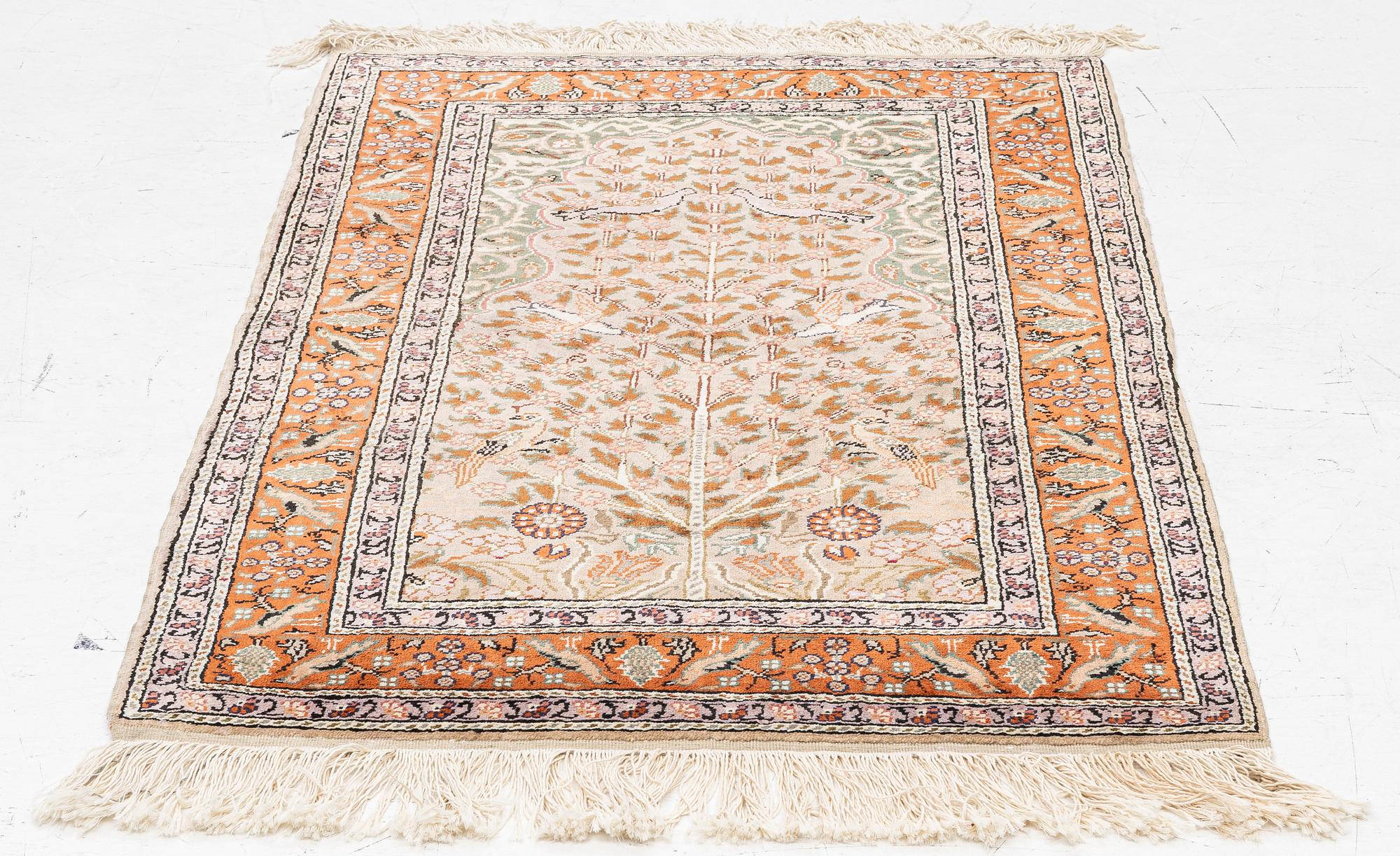 An oriental rug, c. 135 x 85 cm.