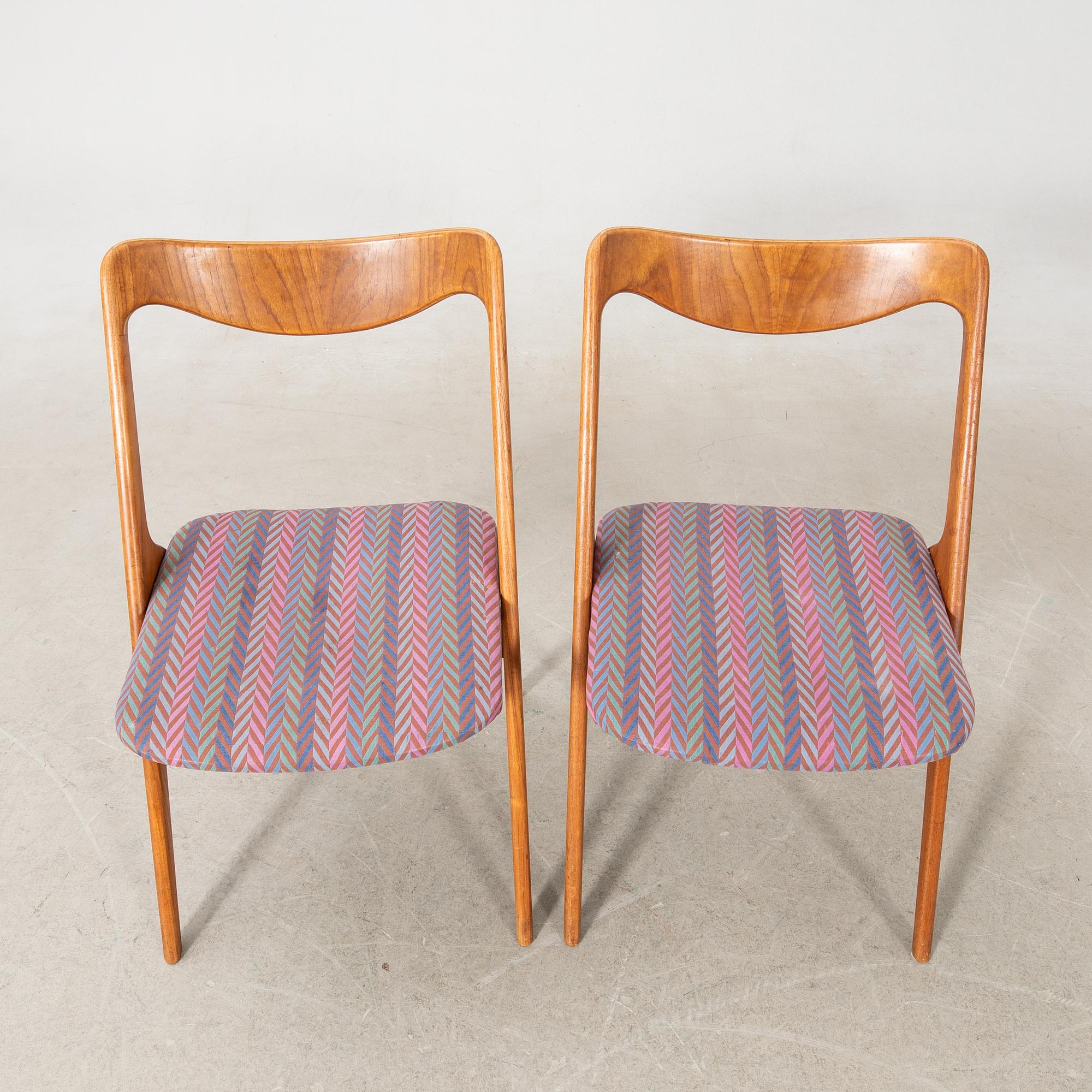 Chairs, a pair, probably Albin Johansson & Söner, Hyssna, second half of the 20th century.