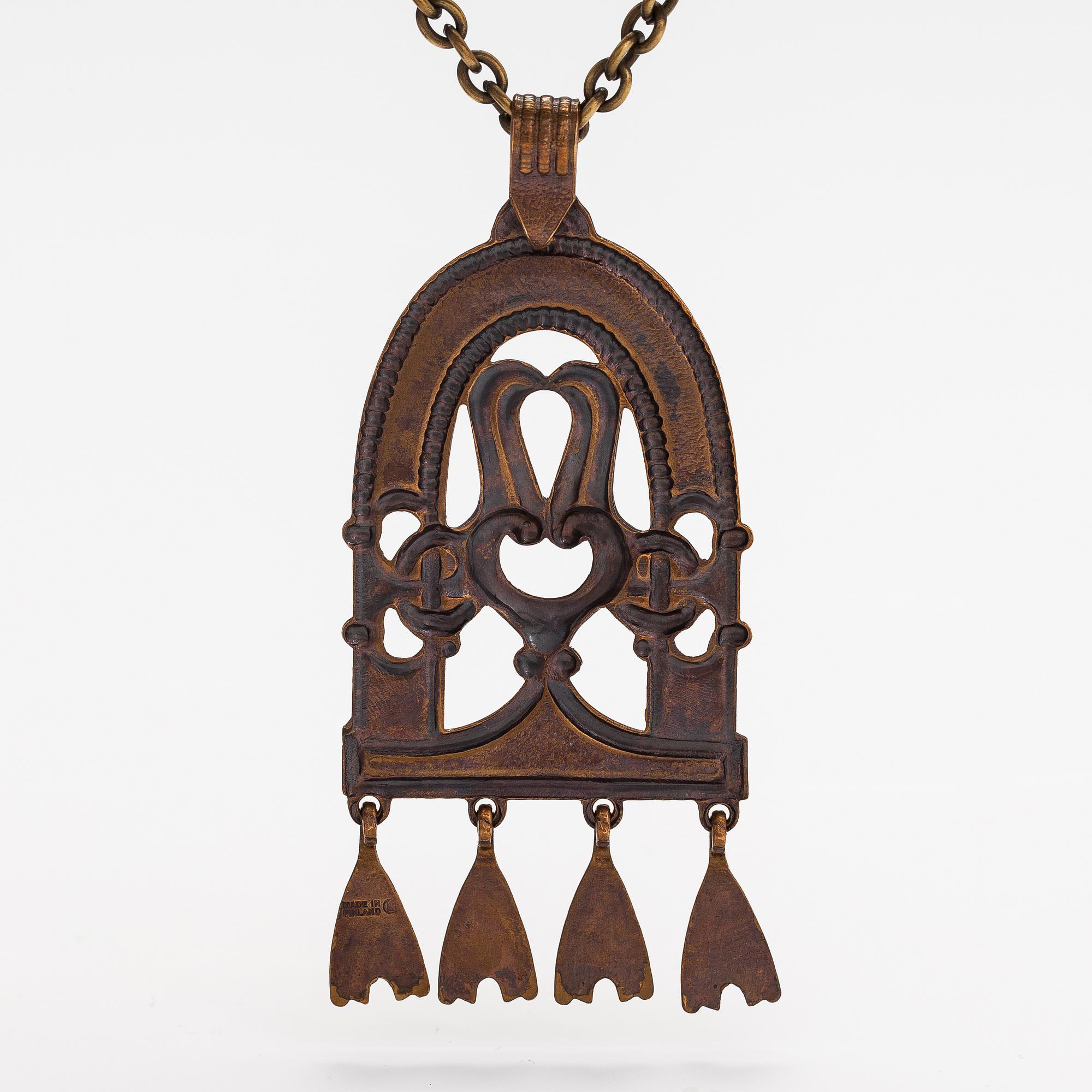 Halsband, modellnr 196, brons. Kalevala koru, Helsingfors.