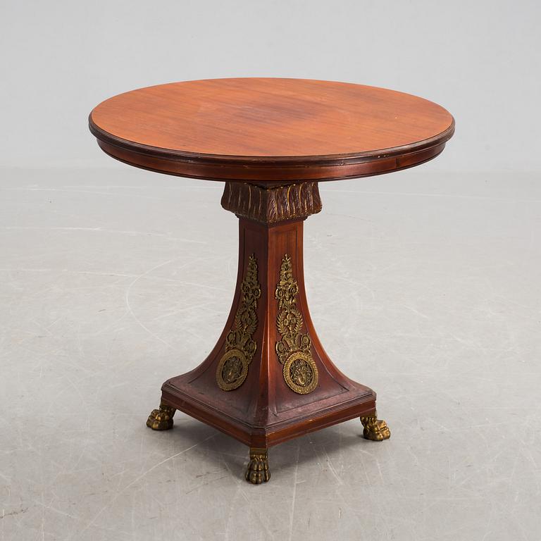Bord. Empire-stil, 1900-talets första hälft.