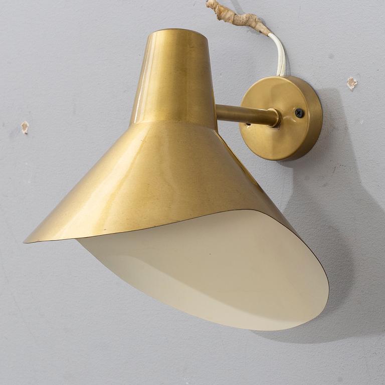 HANS BERGSTRÖM, a 'V319' brass wall lamps, from Ateljé Lyktan, designed 1947.