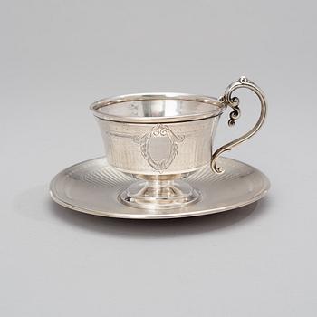 KAFFEKOPP MED FAT, silver, Claude Doutre Roussel, Paris, Frankrike. Tot vikt 138 g.