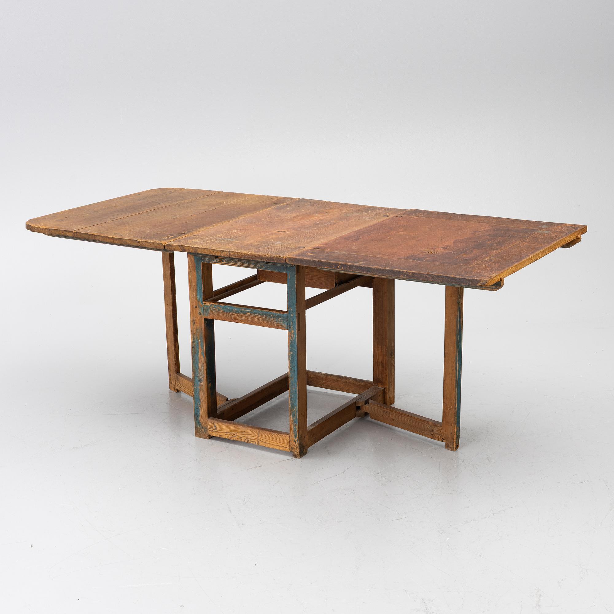 Drop-leaf table, 19th century.