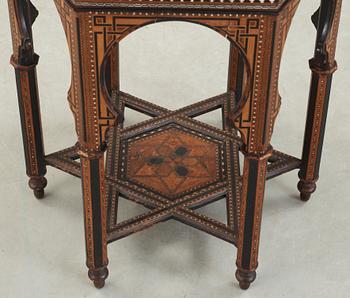 BORD, orientaliskt, 1800/1900-tal.