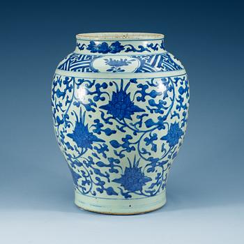 1680. A blue and white jar, Ming dynasty, Wanli (1573-1620).