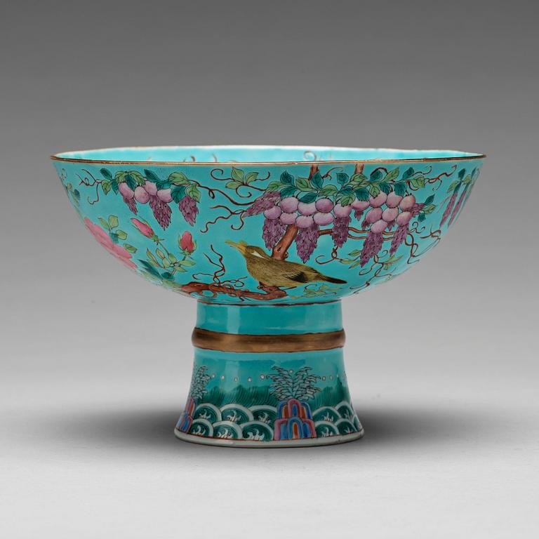 A 'wisteria' Stemcup, Qing dynasty, circa 1900.