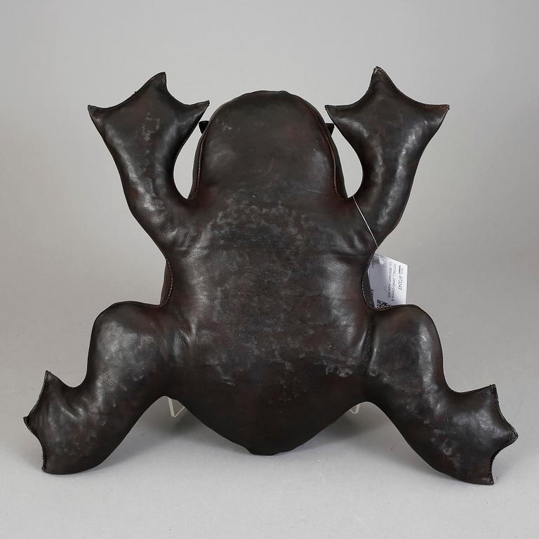 Groda. Brunt läder.