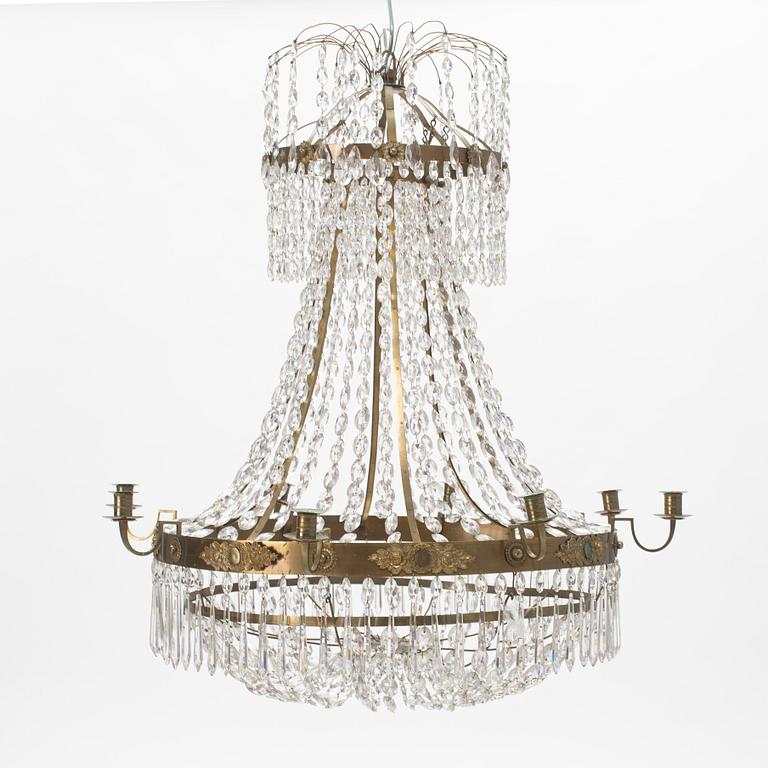 A late Gustavian eight-light chandelier, around 1800.