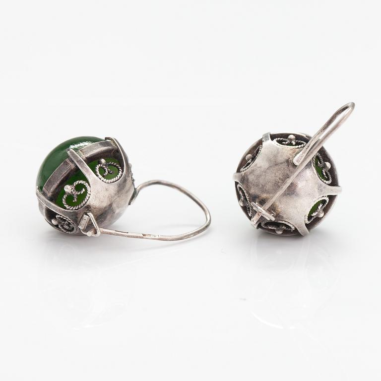 RINGAR, 2 st, och ÖRHÄNGEN, silver, jade. Ryska stämplar.