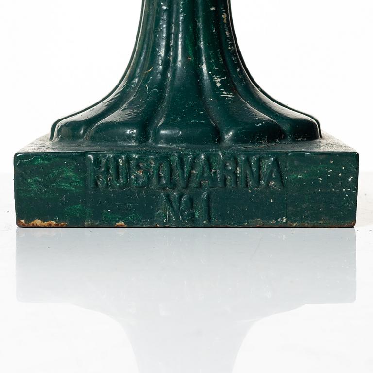 Trädgårdsurnor, ett par, No. 1, Husqvarna, omkring 1900.