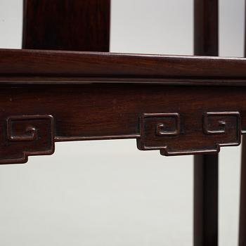 STOLAR, två stycken, hardwood. Sen Mingdynasti.
