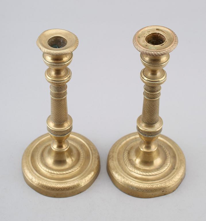 LJUSSTAKAR, 1 par, förgylld brons, empire, 1800-talets första hälft.