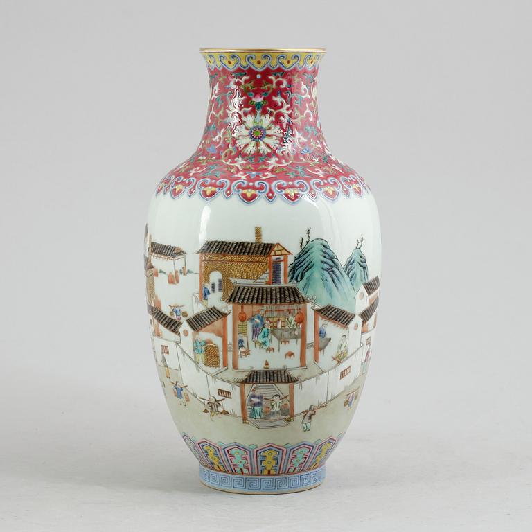VAS, porslin, Kina, 1900-tal.