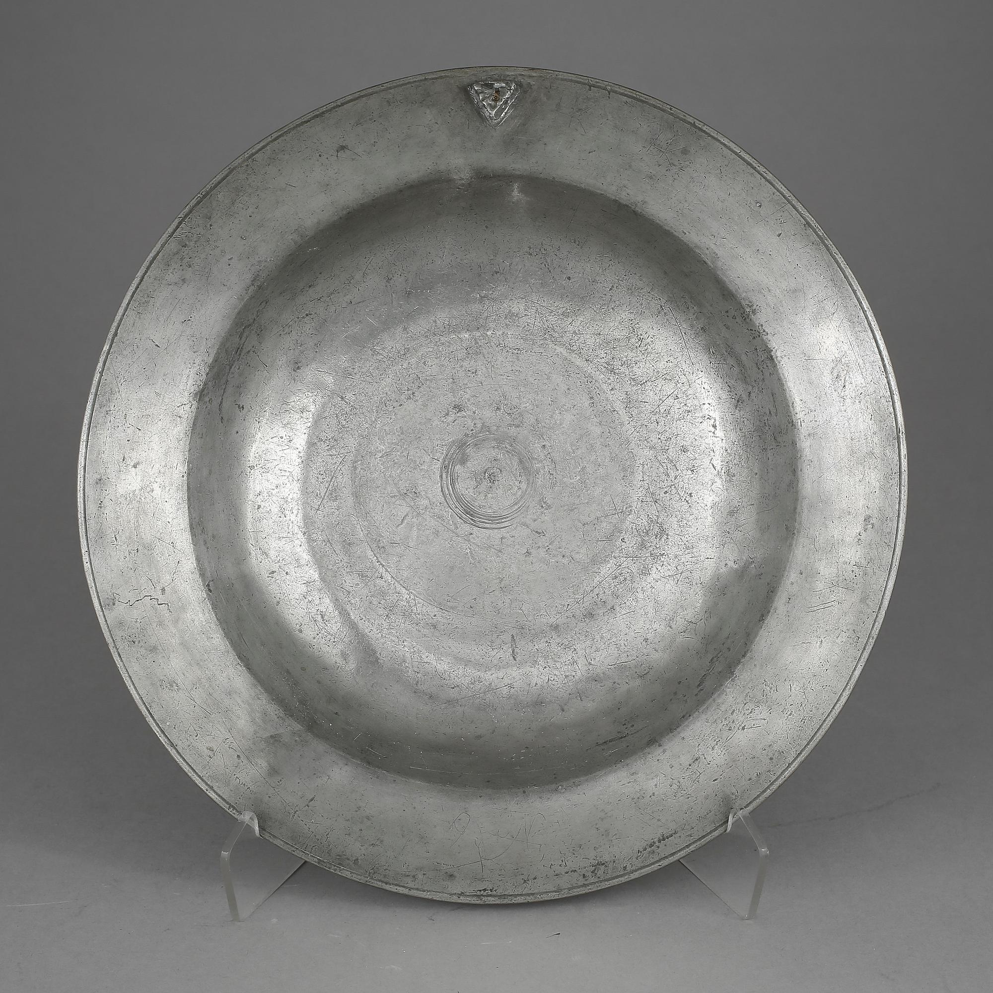FAT, tenn, otydliga stämplar, märkt 1636.