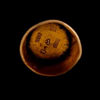 FINGERBORG, 18 k guld, karneol, svenska stämplar 1880. Vikt ca 3 gram.
