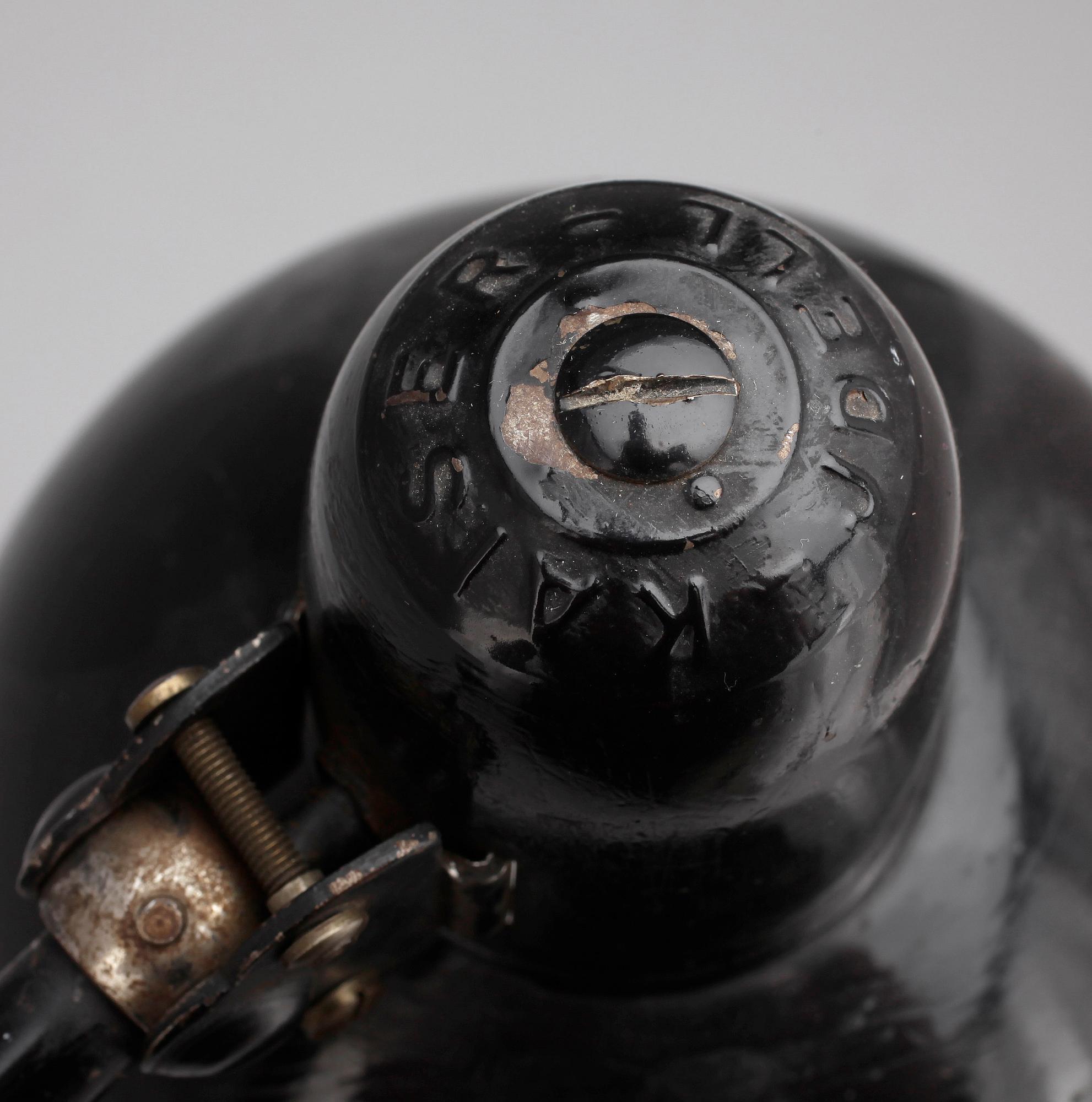 BORDSLAMPA, modell nr 6556, Christian Dell, Gebr. Kaiser Dell, Tyskland, formgiven 1934.